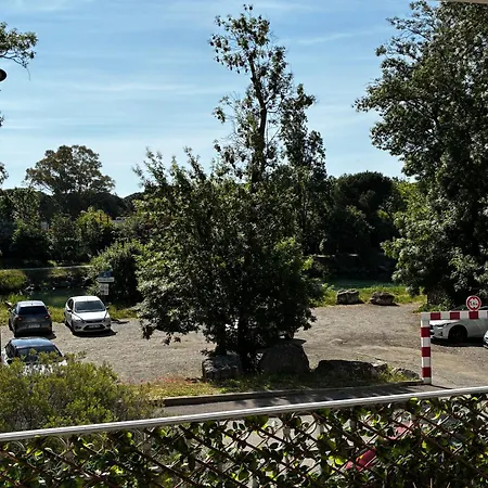 En Bord De Riviere, Pres Des Plages